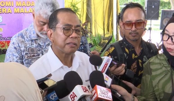 Menteri Pertahanan, Datuk Seri Mohamed Khaled Nordin