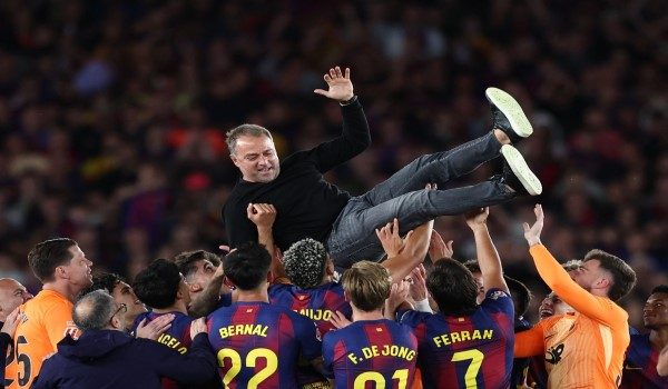 Hansi Flick menandatangani kontrak baharu selaku ketua jurulatih Barcelona. - Foto AFP