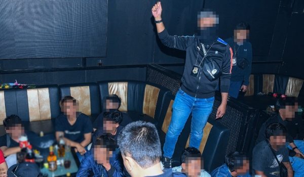 Antara warga asing yang ditahan di sebuah kelab di Pudu / Foto JIM