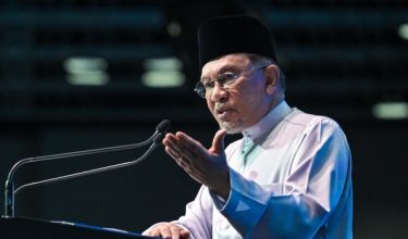 KUALA LUMPUR, 12 Jun -- Perdana Menteri, Datuk Seri Anwar Ibrahim berucap pada Sidang Kemuncak Pemimpin Agama Antarabangsa Ketiga 2026 di Pusat Konvensyen Kuala Lumpur hari ini.

--fotoBERNAMA (2026) HAK CIPTA TERPELIHARA