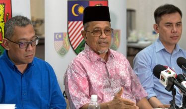 Presiden Olahraga Malaysia, Datuk Seri Shahidan Kassim (tengah)/BERNAMA