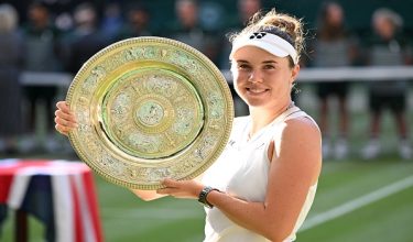 Czech Republic's Linda Noskova poses with the winner's trophy, the Venus Rosewater Dish, after winning against Czech Republic's Karolina Muchova during their women's singles final tennis match on the thirteenth day of the 2026 Wimbledon Championships at The All England Lawn Tennis and Croquet Club in Wimbledon, southwest London, on July 11, 2026. (Photo by Kirill KUDRYAVTSEV / AFP) / RESTRICTED TO EDITORIAL USE