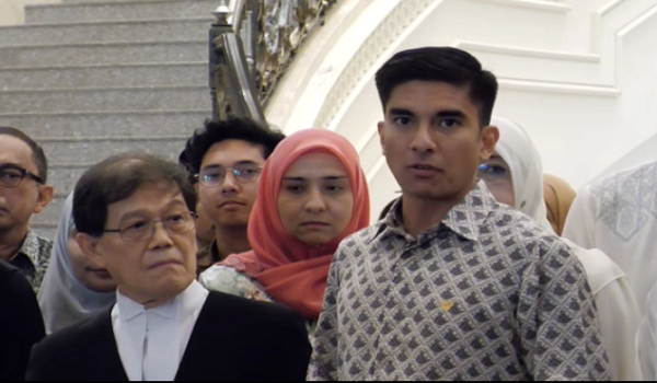 Panel tiga hakim turut mengarahkan pendakwaan mengemukakan hujahan bertulis tambahan / Foto RTM