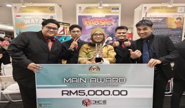 Pemudah Cara Projek Animasi, Dr Suraya Md Nasir bersama sebahagian mahasiswa UPSI yang mencipta kejayaan dalam DICE 3.0