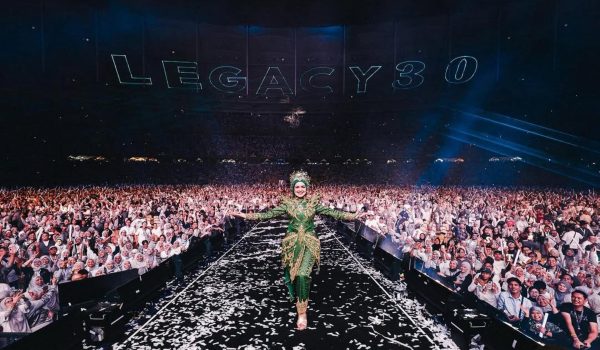 65,000 peminat hadir pada malam Legacy 30: Passion, Sincere & Love di Stadium Nasional Bukit Jalil pada Sabtu/Foto Datuk Seri Siti Nurhaliza