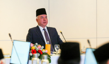 Sultan Perak, Sultan Nazrin Shah, yang juga Pengerusi Mesyuarat Majlis Kebangsaan Bagi Hal Ehwal Islam Malaysia (MKI), berkenan berangkat ke Mesyuarat MKI Ke-74 hari ini / BERNAMA