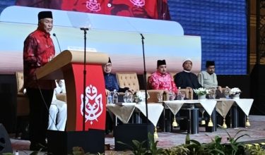 Timbalan Perdana Menteri berucap pada  majlis penutup Multaqa Ilmuan Islam Malaysia di Pusat Dagangan Dunia (WTC) hari ini/Foto RTM Zulfadli