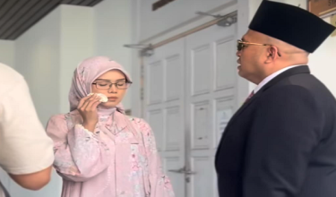 Bella Astillah tiba di perkarangan mahkamah bagi  kes sebutan cerai pertama terhadap Aliff Aziz, hari ini/ Foto: IG Bella Astillah