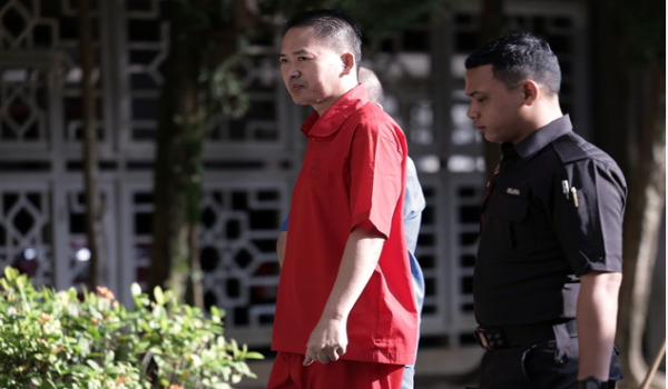 Peter ketika hadir di Istana Kehakiman, hari ini / Foto BERNAMA