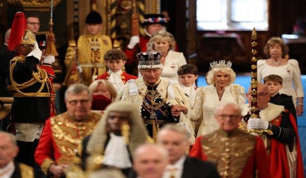 1305 LNR KING CHARLES PARLIMEN BRITAIN 3
