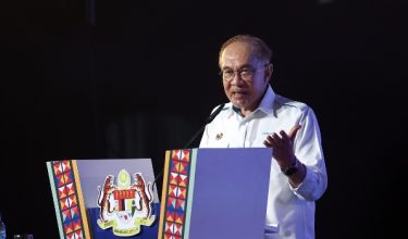 KOTA KINABALU, 13 Jun — Perdana Menteri Datuk Seri Anwar Ibrahim menyampaikan ucapan perasmian Sambutan Minggu Perpaduan Peringkat Kebangsaan Tahun 2026 di pekarangan Kompleks Sukan Likas hari ini.

-- fotoBERNAMA (2026) HAK CIPTA