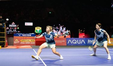 Aksi beregu campuran negara, Chen Tang Jie dan Toh Ee Wei pada perlawanan separuh akhir Terbuka Indonesia 2025 di Istora Senayan Jakarta / BERNAMA