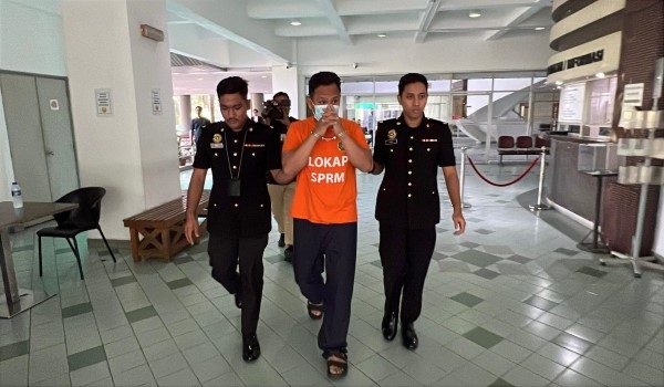 Pengerusi NGO direman tujuh hari, disyaki seleweng dana sejak 2015 / Foto SPRM