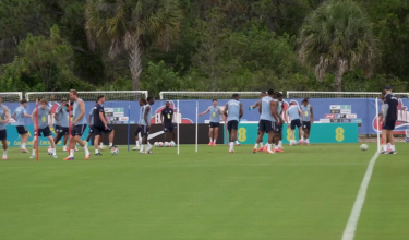 Aksi pemain kebangsaan England ketika menjalani sesi latihan / REUTERS