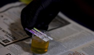 SEREMBAN, 2 Julai -- Pengawai Agensi Antidadah Kebangsaan (AADK) melakukan pemeriksaan ujian saringan air kencing ke atas pemandu kenderaan perdagangan pada Operasi Bersepadu Dadah terhadap Kenderaan Perdagangan di Kawasan Rehat dan Rawat (R&R) Seremban (Arah Selatan) malam tadi.

--fotoBERNAMA (2026) HAK CIPTA TERPELIHARA