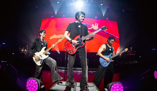 Insomniacks mempersembahkan 21 lagu pada konsert "Echoes of a Dream"