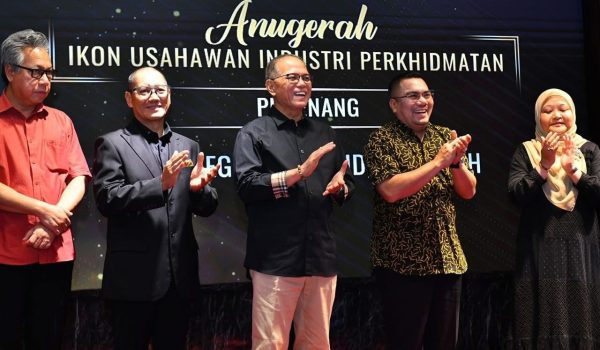 Foto Facebook Menteri Besar Pahang, Datuk Wan Rosdy Wan Ismail
