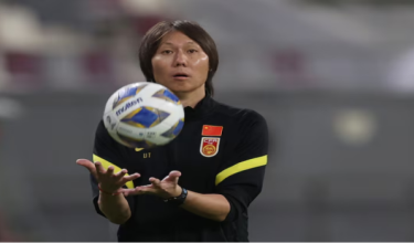 Bekas jurulatih bola sepak pasukan China, Li Tie dijatuhi hukuman penjara selepas terbabit rasuah / Foto REUTERS