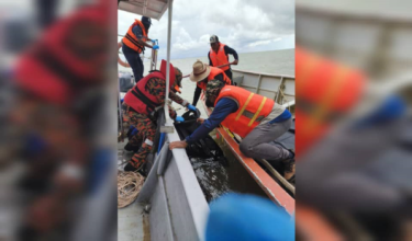 Seorang lelaki yang dilaporkan hilang selepas bot yang dinaikinya karam di perairan Pulau Bruit, Daro ditemukan meninggal dunia/Foto APMM