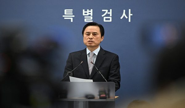 Pendakwa khas Korea Selatan Cho Eun-seok berucap ketika mengumumkan keputusan siasatan terhadap dakwaan pemberontakan yang dikaitkan dengan bekas presiden Yoon Suk Yeol / Foto AFP