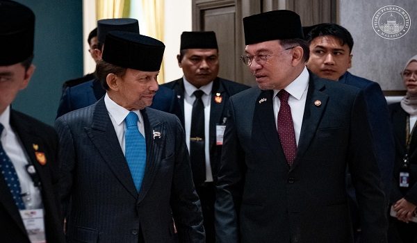 YAB Perdana Menteri, Dato' Seri Anwar Ibrahim semasa Majlis Sambutan Rasmi Kebawah Duli Yang Maha Mulia (KDYMM) Paduka Seri Baginda Sultan Haji Hassanal Bolkiah Mu’izzaddin Waddaulah, Sultan dan Yang Di-Pertuan Negara Brunei Darussalam di Kompleks Seri Perdana, Putrajaya. 27 Ogos 2025. AFIQ HAMBALI/Pejabat Perdana Menteri.

NO SALES; NO ARCHIVE; RESTRICTED TO EDITORIAL USE ONLY. NOTE TO EDITORS: This handout photos may only be used for editorial reporting purposes for the contemporaneous illustration of e