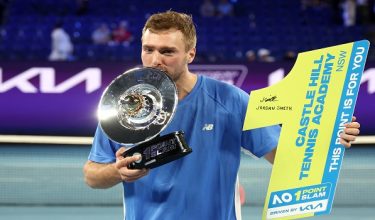 Pemain tenis amatur dari Sydney, Jordan Smith menjuarai kejohanan khas One Point Slam menjelang Terbuka Australia/ AFP