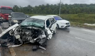 Sebuah kenderaan yang remuk akibat pelanggaran