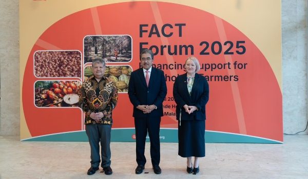 Forum FACT bertemakan ‘Meningkatkan Sokongan Kepada Pekebun Kecil’, fokus isu komoditi dan kelestarian global/Foto Johari Abdul Ghani