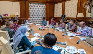 Perdana Menteri mempengerusikan mesyuarat bersama MARA di Perdana Putra, Putrajaya/ Foto Pejabat Perdana Menteri