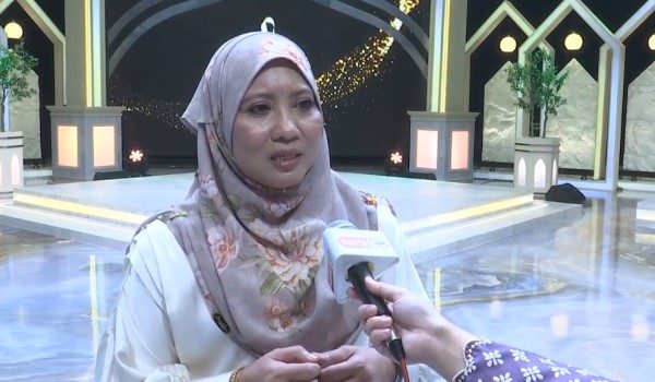Timbalan Pengarah Seksyen Ehwal Semasa, Rahayu Wahid