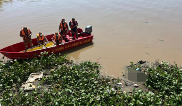Dua mayat lelaki ditemukan  tersangkut pada sampah di permukaan Sungai Kedah