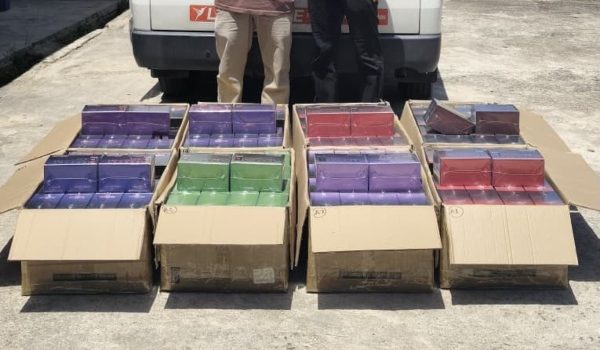 Lapan kotak mengandungi ratusan pod vape dirampas PGA dalam pemeriksaan van di SJR Lalang Pepuyu, semalam/Foto PGA Briged Tenggara