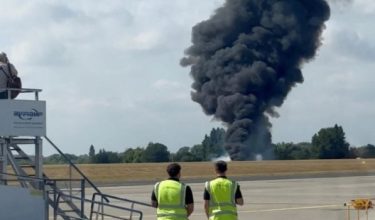 Pesawat ringan terhempas di Lapangan Terbang London Southend/Foto Reuters