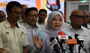 Menteri Pendidikan, Fadhlina Sidek
