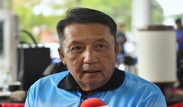 Pengerusi Felcra Berhad, Datuk Seri Ahmad Jazlan Yaakub ditemui pemberita selepas merasmikan Program Kampung Angkat MADANI Mukim Bukit Tiu di Pusat Transformasi Ilmu Bukit Tiu, hari ini/ BERNAMA