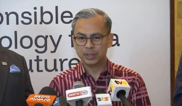Datuk Fahmi dalam sidang media selepas pelancaran CERT di ibu negara.