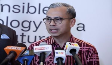 KUALA LUMPUR, 15 Jan -- Menteri Komunikasi Datuk Fahmi Fadzil bercakap pada sidang media selepas Majlis Pelancaran Centre for Responsible Technology di sebuah hotel hari ini.

-- fotoBERNAMA (2026) HAK CIPTA TERPELIHARA