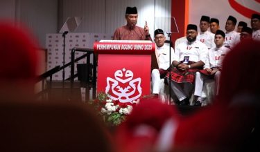 Datuk Seri Mohamad Hasan berucap pada Perasmian Perhimpunan Agung Wanita, Pergerakan Pemuda dan Puteri UMNO 2025 di Dewan Merdeka, WTC Kuala Lumpur/ BERNAMA