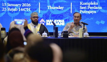 Perdana Menteri, Datuk Seri Anwar Ibrahim berucap pada Majlis Ilmu MADANI bersama Sheikh Dr Tahir Wyatt di Kompleks Seri Perdana, Putrajaya / BERNAMA