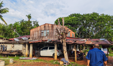 Keadaan rumah di Felda Lubuk Merbau akibat ribut