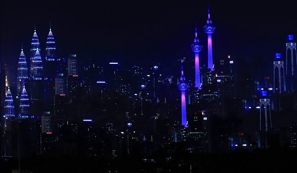 KUALA LUMPUR, 3 Mei -- Foto yang dirakam menggunakan teknik ‘multiple exposure’ memaparkan imej Menara Berkembar KLCC, Menara Kuala Lumpur dan Menara Tun Razak Exchange (TRX) yang dinyalakan dengan lampu biru sempena kempen ‘Light It Blue’ sebagai tanda sebagai tanda ucapan terima kasih terhadap pengorbanan, kecekalan, kesungguhan, jasa dan keringat pasukan barisan hadapan baik di sektor awam, swasta serta sukarelawan yang bertugas tanpa sempadan memerangi wabak Covid-19 untuk rakyat Malaysia.
--fotoBERNAMA (2020) HAK CIPTA TERPELIHARA