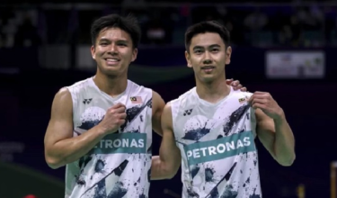 Nur Izzuddin Rumsani dan Goh Sze Fei (kanan)