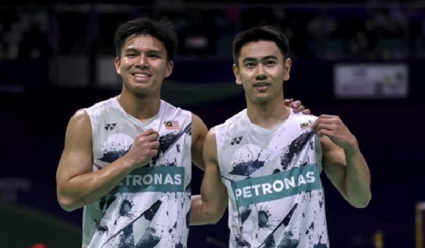 Nur Izzuddin Rumsani dan Goh Sze Fei (kanan)