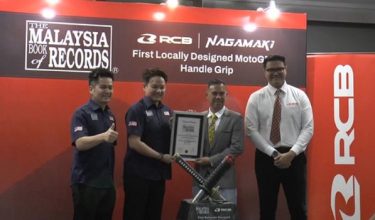 Pemegang grip itu digunakan pasukan yang bersaing dalam kategori Moto3, Moto2 dan MotoGP.