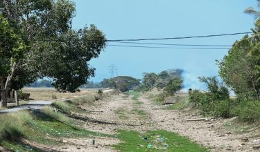 ALOR SETAR,5 April -- Keadaan tali air Kampung Seberang Chegar kering kontang berikutan cuaca panas ketika tinjauan hari ini.

Jabatan Meteorologi Malaysia (METMalaysia) mengesahkan status cuaca panas di Kota Setar, Kedah berada pada Tahap Dua (gelombang haba) dengan suhu maksimum harian antara 37 hingga 40 darjah Celcius, setakat pagi ini.

METMalaysia dalam kenyataan hari ini memaklumkan rekod bacaan suhu maksimum harian di lapan kawasan lain berada pada Tahap Satu (berjaga-jaga) termasuk Perlis serta beberapa daerah di Kedah iaitu Kuala Muda, Kubang Pasu, Pokok Sena, Pendang, Padang Terap, Sik dan Baling yang mencatatkan suhu maksimum harian antara 35 hingga 37 darjah celcius.

-- fotoBERNAMA (2026) HAK CIPTA TERPELIHARA
