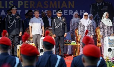 ISKANDAR PUTERI, 15 Jun -- Timbalan Ketua Polis Negara, Tan Sri Ayob Khan Mydin Pitchay (tengah) bersama Ketua Polis Johor, Datuk Ab Rahaman Arsad (kiri) pada Majlis Perasmian Ibu Pejabat Polis Daerah Iskandar Puteri hari ini.

Turut hadir Timbalan Menteri Kewangan yang juga Ahli Parlimen Iskandar Puteri Liew Chin Tong (dua, kiri).

--fotoBERNAMA (2026) HAK CIPTA TERPELIHARA