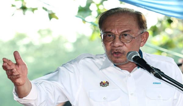 Perdana Menteri berucap pada majlis jamuan minum petang bersama komuniti nelayan, peladang dan masyarakat setempat di sini.