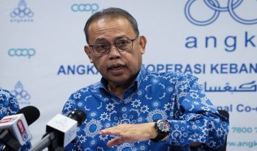 PETALING JAYA, 15 Jun -- Presiden Angkatan Koperasi Kebangsaan Malaysia Berhad (ANGKASA) Datuk Seri Dr Abdul Fattah Abdullah bercakap pada sidang media selepas Mesyuarat Agung Perwakilan ANGKASA ke-40 di Wisma Ungku A. Aziz hari ini.

--fotoBERNAMA (2026) HAK CIPTA TERPELIHARA