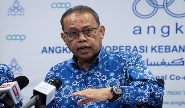 PETALING JAYA, 15 Jun -- Presiden Angkatan Koperasi Kebangsaan Malaysia Berhad (ANGKASA) Datuk Seri Dr Abdul Fattah Abdullah bercakap pada sidang media selepas Mesyuarat Agung Perwakilan ANGKASA ke-40 di Wisma Ungku A. Aziz hari ini.

--fotoBERNAMA (2026) HAK CIPTA TERPELIHARA