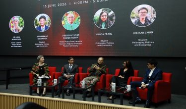 SUBANG JAYA, 15 Jun -- Presiden Timor-Leste Jose Ramos-Horta (tengah) berucap pada sesi dialog bersama pelajar bertajuk Dunia Berubah, Nilai Tetap Utuh di Kampus Taylor's University Lakeside hari ini.

--fotoBERNAMA (2026) HAK CIPTA TERPELIHARA